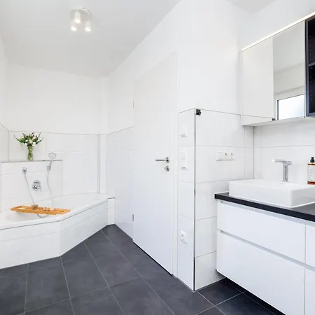 Neu - Frisches & Gemuetliches Design Mit Bbq, Garten & Arbeitsplatz *